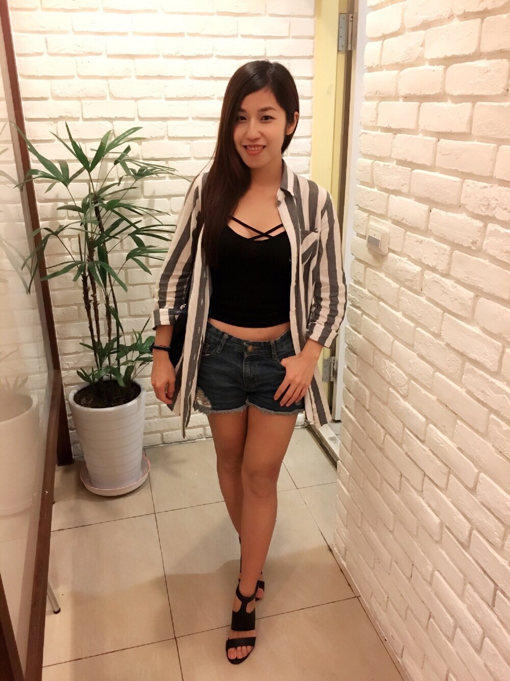 「Pull&Bear、ZARA、VOGUE、fashion、summer、韓牌」｜「PULL&BEARのアイテム（パンプス、ブラック系）」を使った、Cathy/千千さん（レディース・157cm）の夏コーディネートの1枚目の写真
