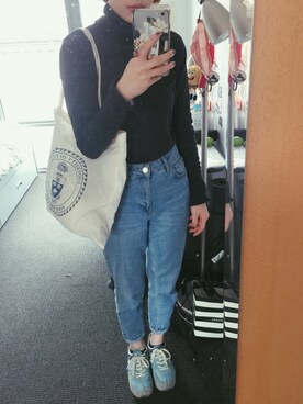 「TOPSHOP（トップショップ）のTopshop Moto High Rise Crop Jeans (Dark Denim)（デニムパンツ、ブルー系）」を使った、Momokoooさん（レディース・160cm）の冬コーディネート