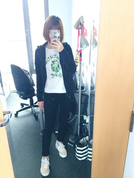 「A BATHING APE（アベイシングエイプ）のアイテム（Tシャツ/カットソー、ホワイト系）」を使った、Momokoooさん（レディース・160cm）の冬コーディネート