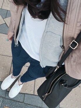 「H&M（エイチ・アンド・エム）のアイテム（Tシャツ/カットソー、ホワイト系）」を使った、ayukoさん（レディース・163cm）の春コーディネート