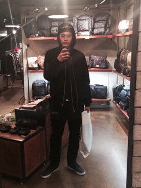 「thisisneverthat（ディスイズネバーザット）のアイテム（ナイロンジャケット）」を使った、이상준さん（メンズ・187cm）の秋コーディネート