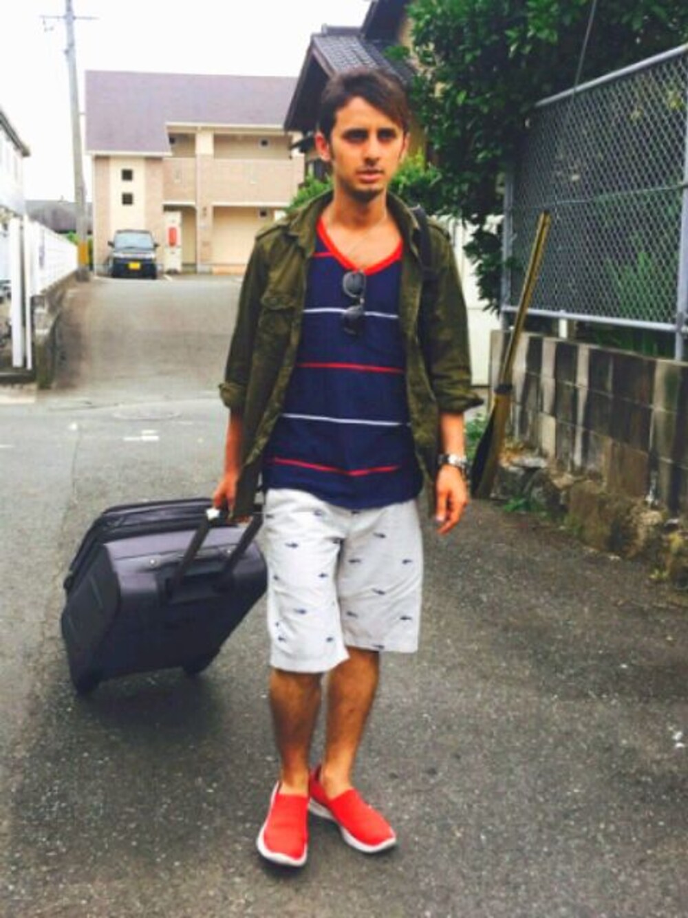 「OLD NAVYのアイテム（Tシャツ/カットソー、ブルー系）」を使った、rajuさん（メンズ・162cm）の夏コーディネートの1枚目の写真