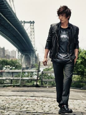 「TOPMAN（トップマン）のアイテム（カーゴパンツ）」を使った、丘山晴己®さん（メンズ・180cm）の春コーディネート