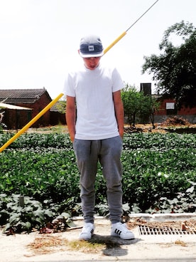 「LESS（レス）のアイテム（キャップ）」を使った、Weiさん（メンズ・165cm）の春コーディネート