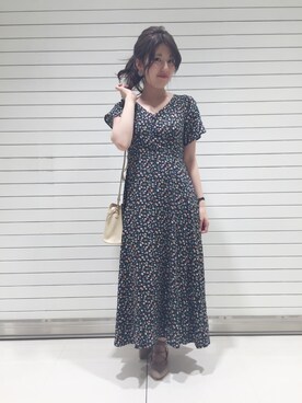 「小花柄ワンピース」｜「アイテム（サンダル）」を使った、akane akanumaさん（レディース・153cm）の春コーディネート