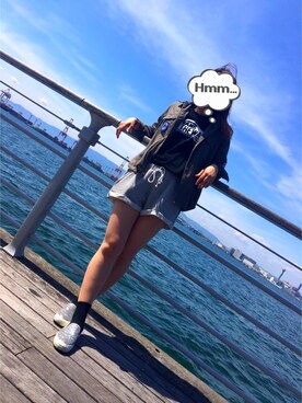 「海」｜「アイテム（ミリタリージャケット）」を使った、yuさん（レディース・165cm）の春コーディネート