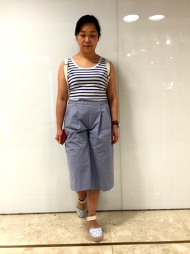 「UNIQLO（ユニクロ）のアイテム（チノパンツ、ブルー系）」を使った、Mandy Lamさん（レディース）の夏コーディネート