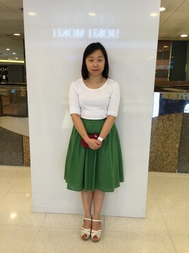「UNIQLO（ユニクロ）のアイテム（Tシャツ/カットソー、ホワイト系）」を使った、Mandy Lamさん（レディース）の夏コーディネート