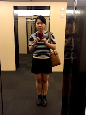 「ZARA（ザラ）のアイテム（ニット/セーター、ブラック系）」を使った、Mandy Lamさん（レディース）の夏コーディネート