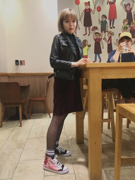 「アイテム（デニムスカート、レッド系）」を使った、白白さん（レディース・171cm）の冬コーディネート