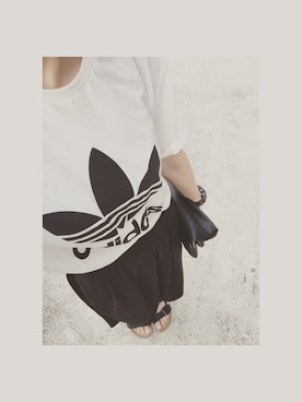 「adidas（アディダス）のアイテム（Tシャツ/カットソー、ホワイト系）」を使った、megjiiさん（レディース・161cm）の夏コーディネート