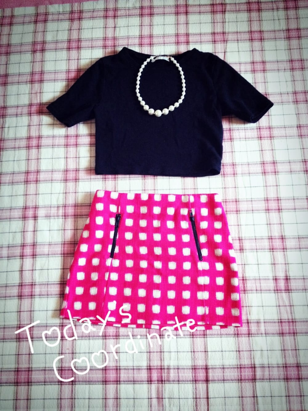 「TOPSHOP、moussy、スカート」｜「MOUSSYのアイテム（Tシャツ/カットソー、ブラック系）」を使った、kさん（レディース・162cm）の夏コーディネートの1枚目の写真