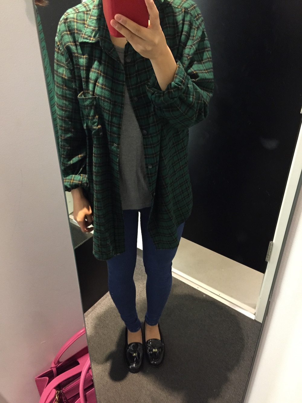 「TOPSHOPのアイテム（デニムパンツ、ブルー系）」を使った、kさん（レディース・162cm）の秋コーディネートの1枚目の写真