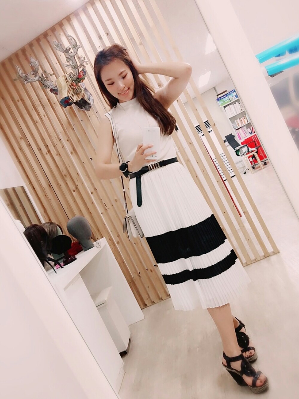 「wig,lineastoria,rock,ウィッグ」｜「Guessのアイテム（サンダル、ブラック系）」を使った、Nokuniさん（レディース・163cm）の夏コーディネートの1枚目の写真