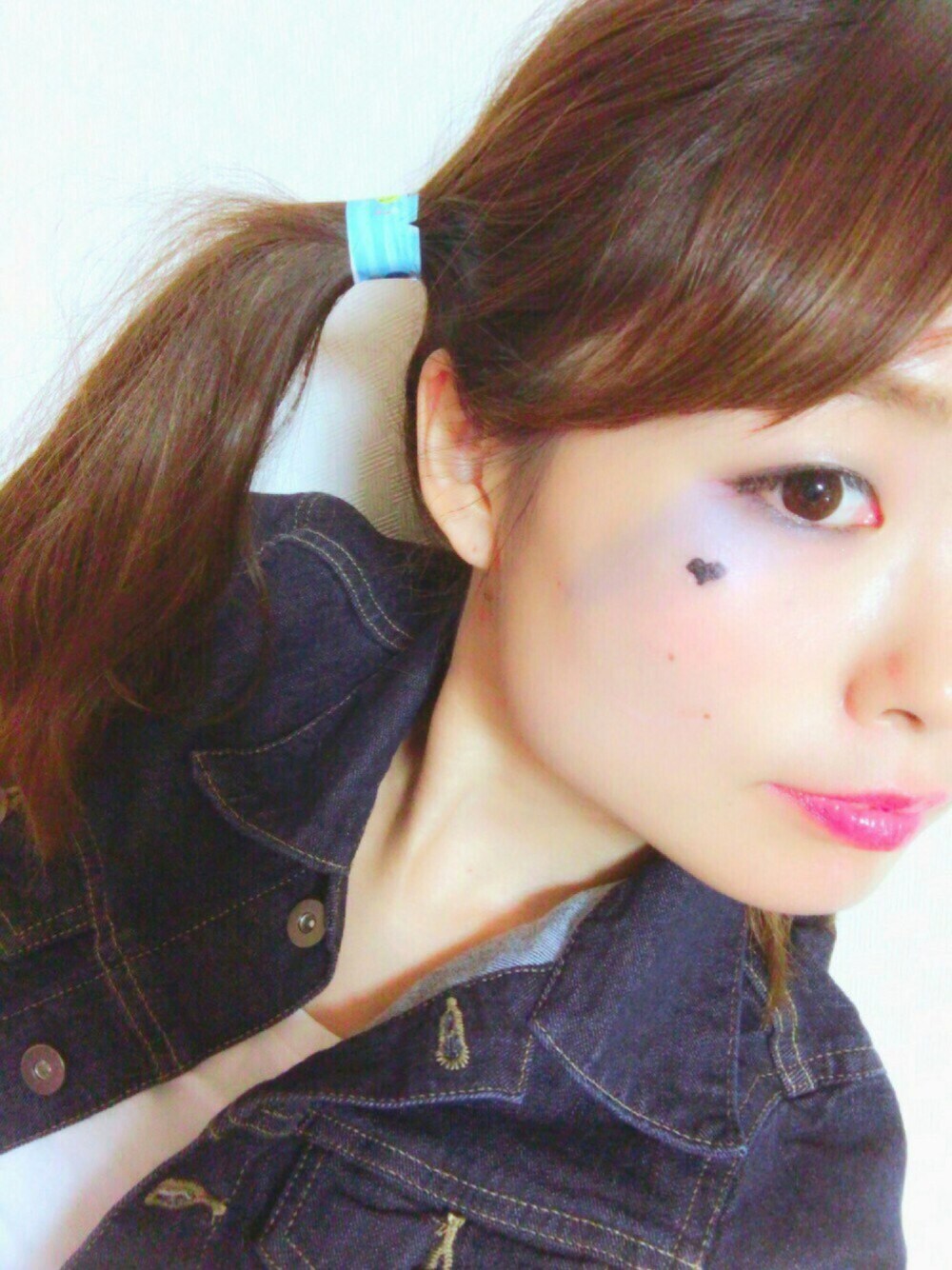 「WEAR HALLOWEEN 2016、プチプラ、UNIQLO、ユニジョ、大人カジュアル、halloween、スーサイドスクワッド、ハーレクイン、happy halloween」｜「UNIQLOのアイテム（デニムジャケット、ブルー系）」を使った、minaさん（レディース・163cm）の秋コーディネートの1枚目の写真