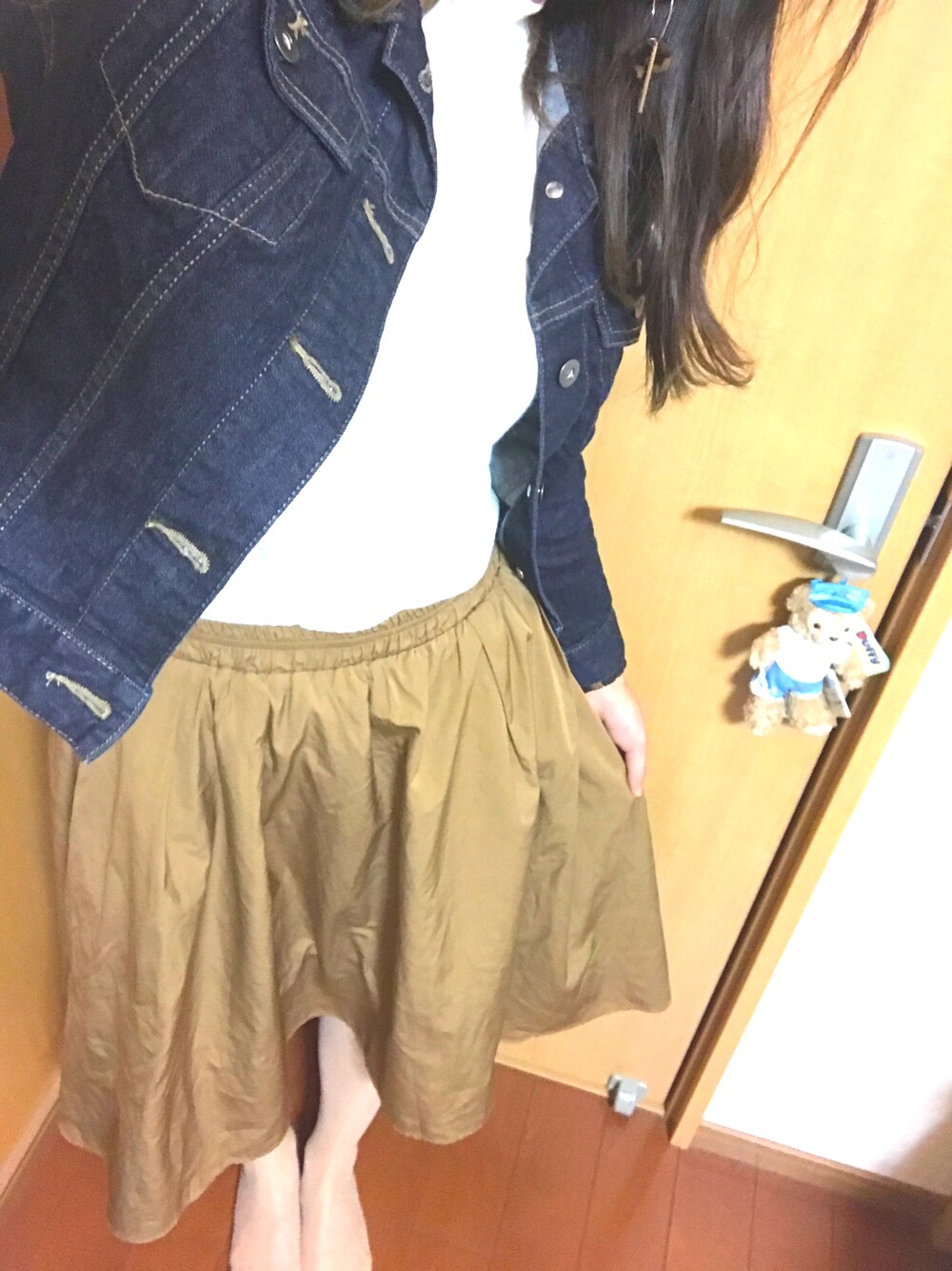 「カジュアルコーデ、秋のコーデ、オトナカジュアル、UNIQLO、niko and ...、MARC BY MARC JACOBS、LOWRYS FARM、Tory Burch、休日スタイル」｜「niko and...のアイテム（スカート、ベージュ系）」を使った、minaさん（レディース・163cm）の秋コーディネートの1枚目の写真