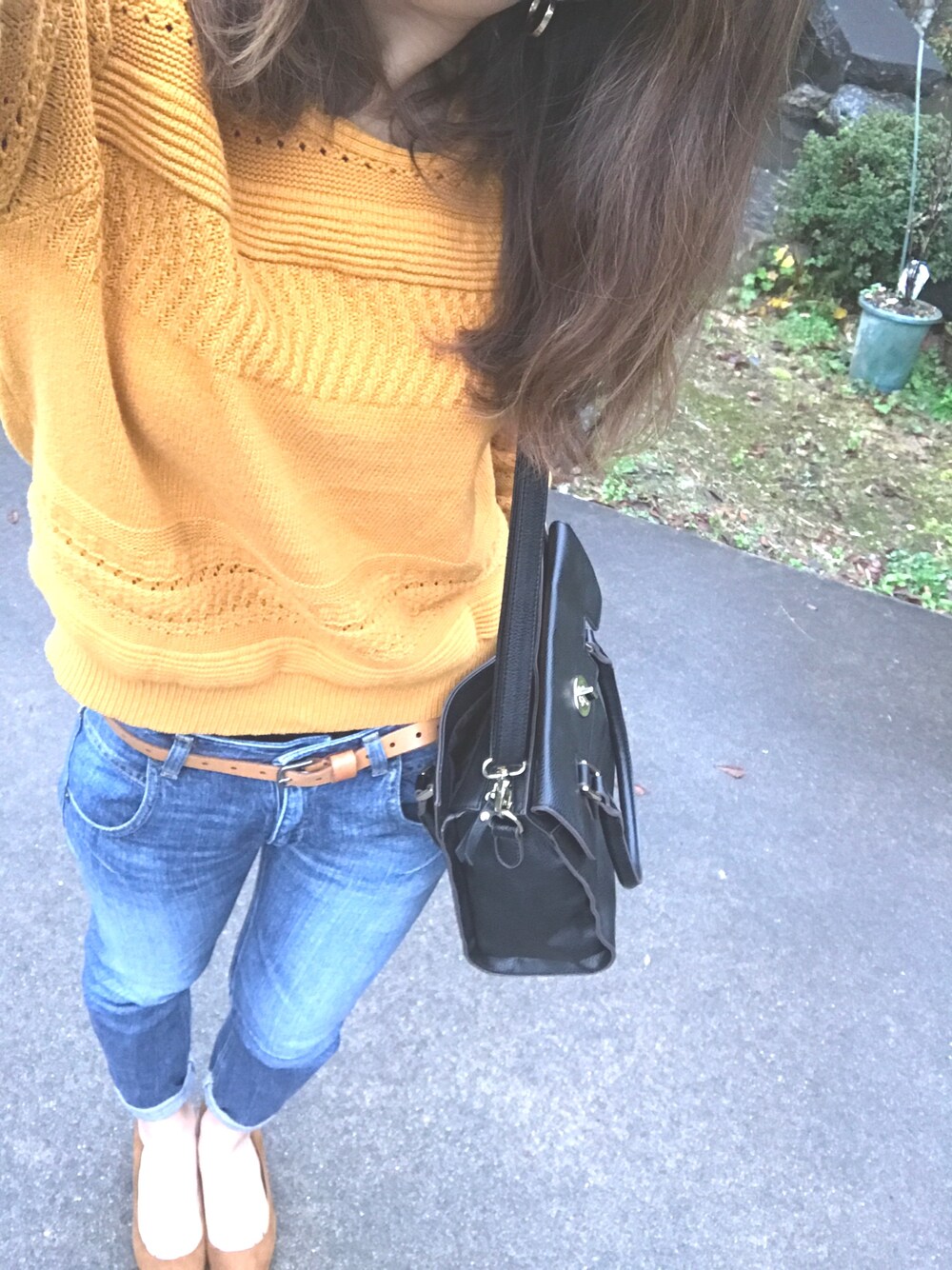 「大人カジュアル、MURUA(MURUA)、Ungrid、JEANASiS、GU、outfit、ジユジョ、シンプルコーデ」｜「MURUAのシアーパターンニットプルオーバー（ニット/セーター、イエロー系）」を使った、minaさん（レディース・163cm）の秋コーディネートの1枚目の写真