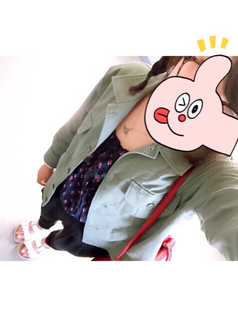 「海、サンダル、三つ編み」｜「LOWRYS FARMのミリタリーシャツロングスリーブ　560328（シャツ/ブラウス、グリーン系）」を使った、ma.さん（レディース・154cm）の春コーディネートの1枚目の写真