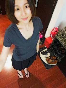「Banana Republic（バナナリパブリック）のアイテム（Tシャツ/カットソー、グレー系）」を使った、ミニーちゃんと持ってるさん（レディース・162cm）の春コーディネート