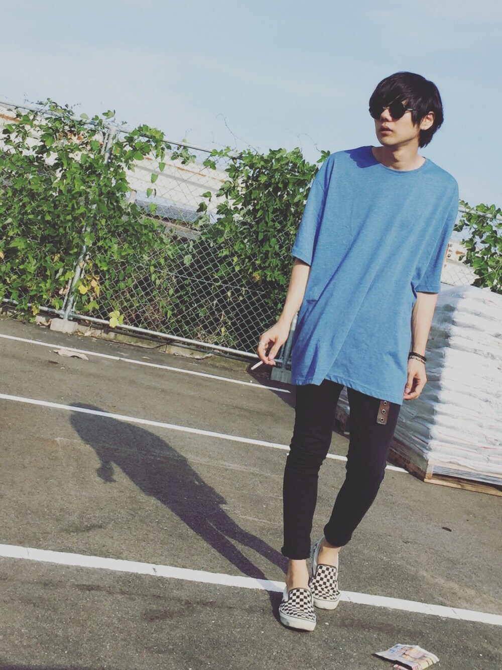 「ビッグシルエット、ビックT、古着、used、LOWRYS FARM、VANS、ポカリコーデバトン」｜「usedのアイテム（Tシャツ/カットソー、ブルー系）」を使った、marcyさん（メンズ・181cm）の夏コーディネートの1枚目の写真