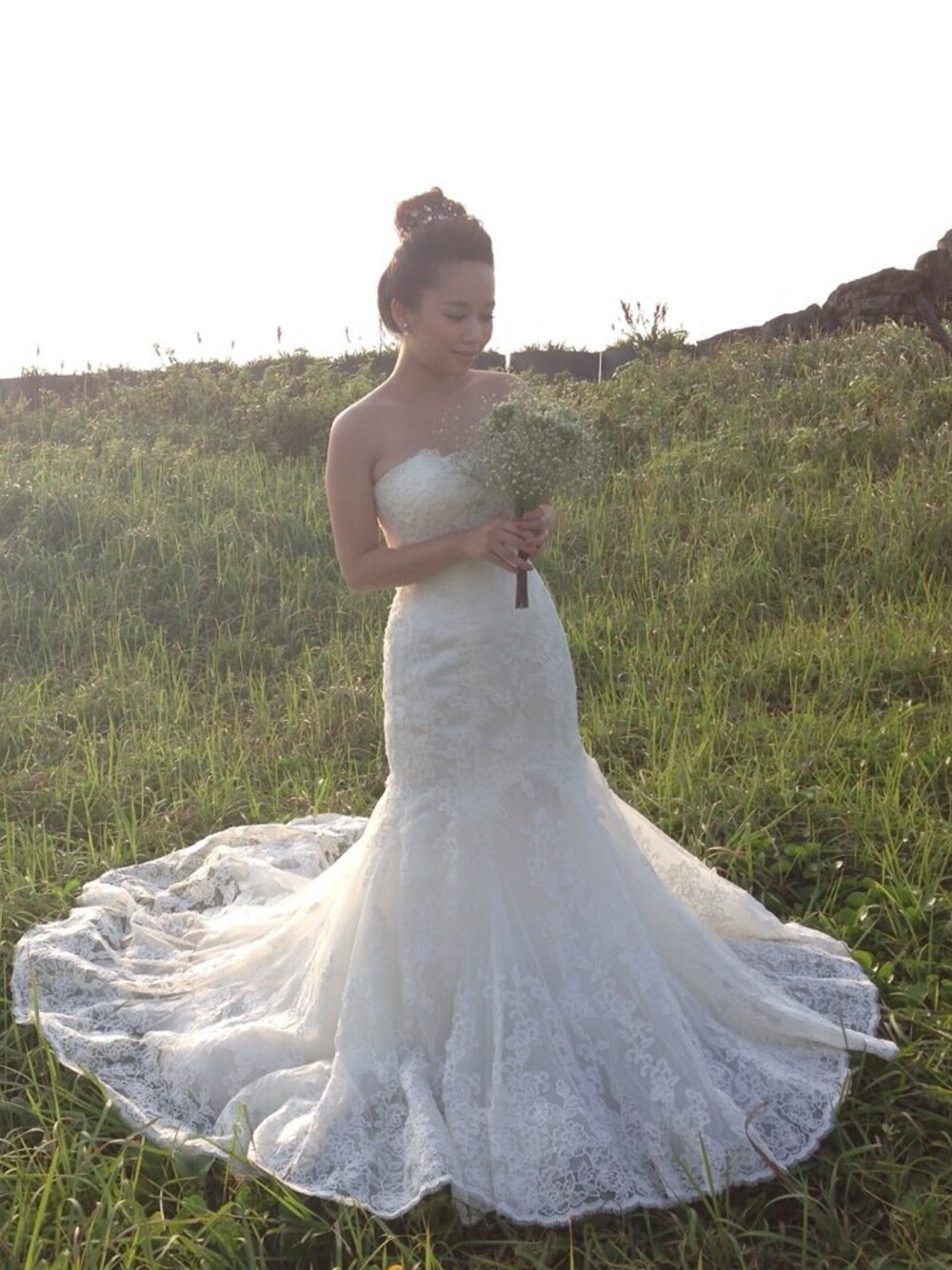「verawang、wedding、wedding dress、bride、marry、outfit、Sunnyday、hot」｜「VERA WANGのアイテム（ワンピース、ホワイト系）」を使った、Hannaさん（レディース・158cm）の秋コーディネートの1枚目の写真