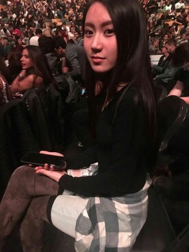 「Abercrombie&Fitch（アバークロンビーアンドフィッチ）のアイテム（カーディガン/ボレロ）」を使った、HelenZLinさん（レディース・155cm）の春コーディネート
