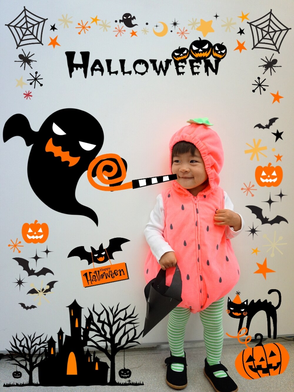 「WEAR HALLOWEEN 2014、第1回WEARハロウィン祭、苺、ロンパース、着ぐるみ」｜「着ぐるみの苺🍓着ぐるみ（ロンパース、ピンク系）」を使った、 Rey さん（キッズ・80cm）の秋コーディネートの1枚目の写真