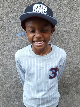 「sweatshirt」｜「アイテム（キャップ）」を使った、Moさん（キッズ・122cm）の秋コーディネート