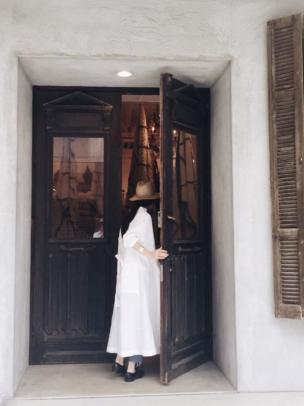 「ワンピース、fumikauchida」｜「FUMIKA_UCHIDAのアイテム（ワンピース、ホワイト系）」を使った、aikoさん（レディース・160cm）の秋コーディネートの1枚目の写真