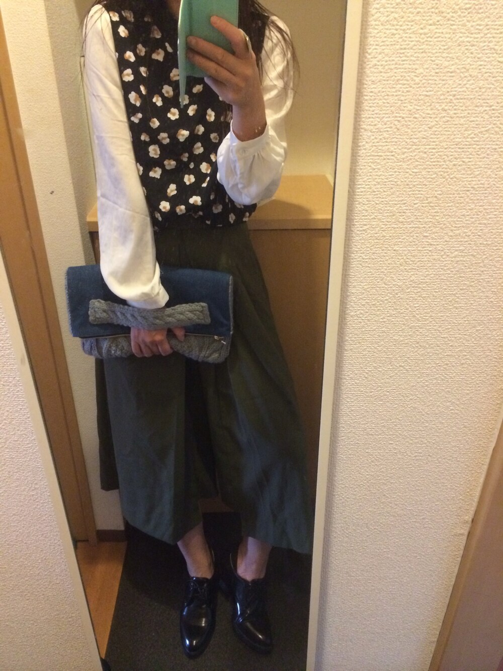 「SLYのASYMMETRY CIRCULAR CULOTTE（その他パンツ、グリーン系）」を使った、むむっさん（レディース・159cm）の秋コーディネートの1枚目の写真