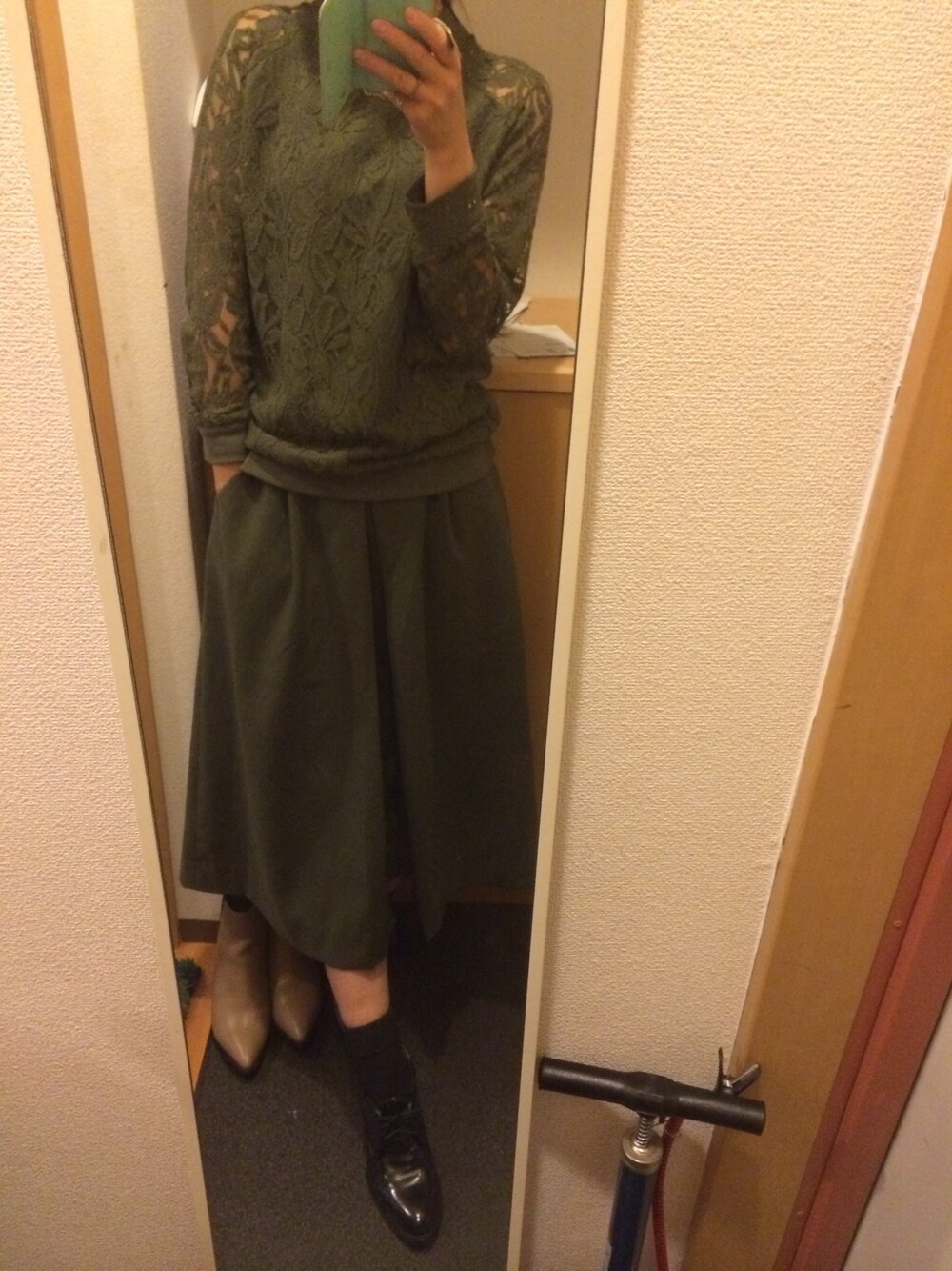 「セットアップ、カーキ」｜「SLYのASYMMETRY CIRCULAR CULOTTE（その他パンツ、グリーン系）」を使った、むむっさん（レディース・159cm）の秋コーディネートの1枚目の写真