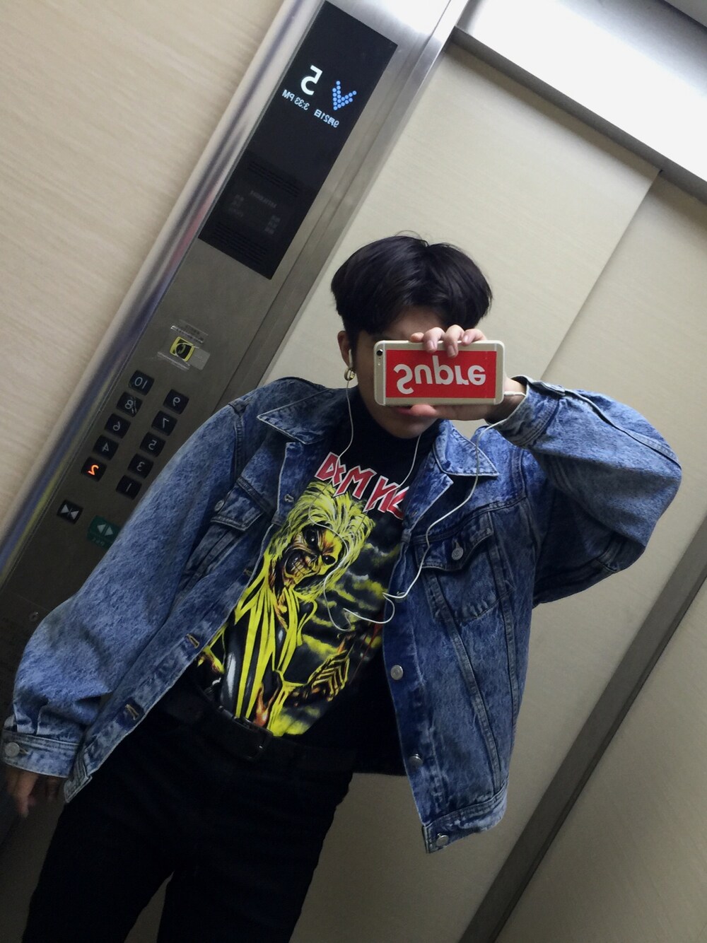 「レトロ、80s、デニムジャケット、バンドT、kpop」｜「EDWINのアイテム（デニムジャケット、ブルー系）」を使った、takuwizさん（メンズ・163cm）の秋コーディネートの1枚目の写真