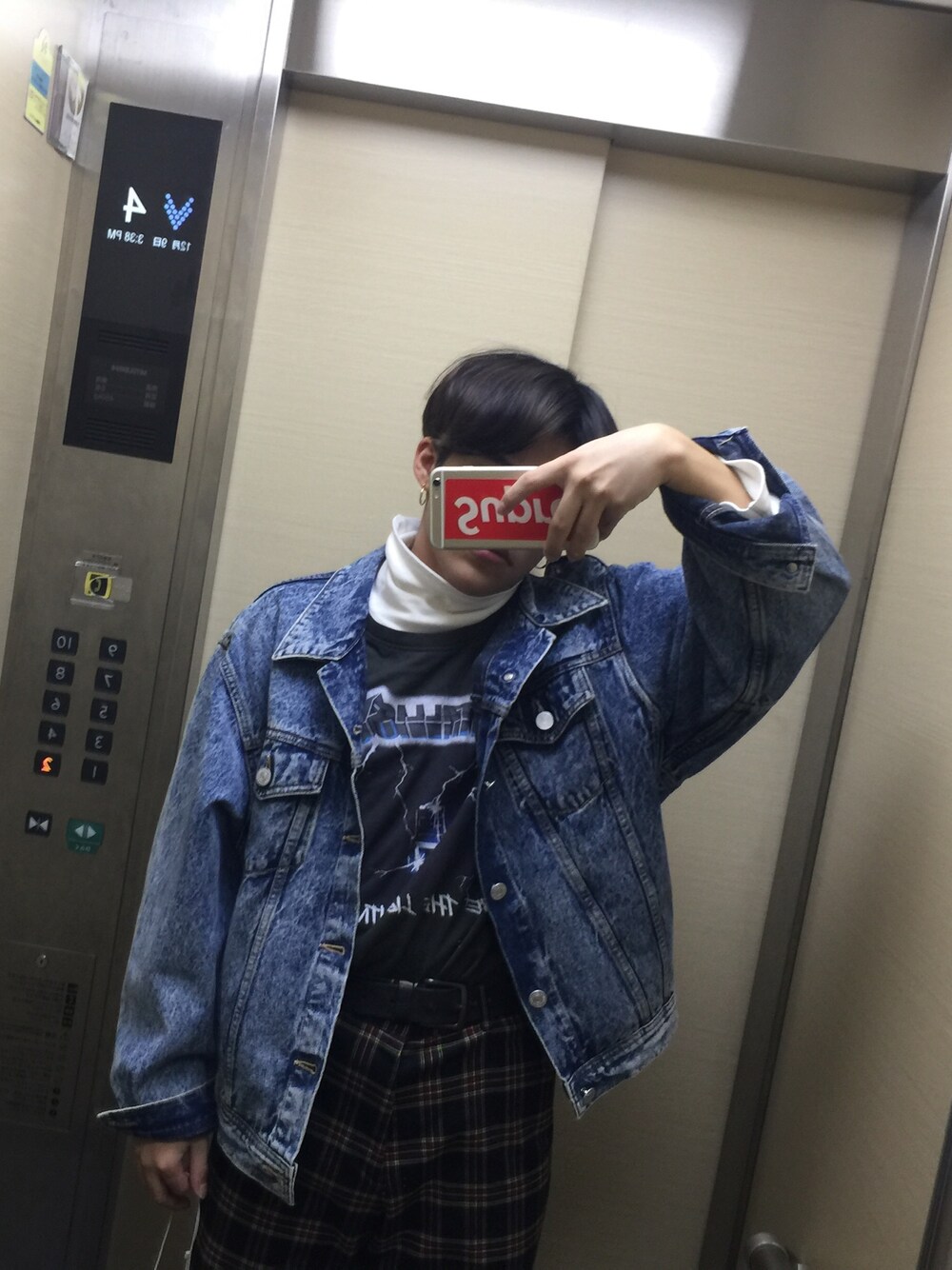 「古着MIX、kpop、80's、90’s、韓国ファッション、インスタイル」｜「UNIQLOのMEN ソフトタッチタートルネックT（長袖）（Tシャツ/カットソー、ホワイト系）」を使った、takuwizさん（メンズ・168cm）の冬コーディネートの1枚目の写真
