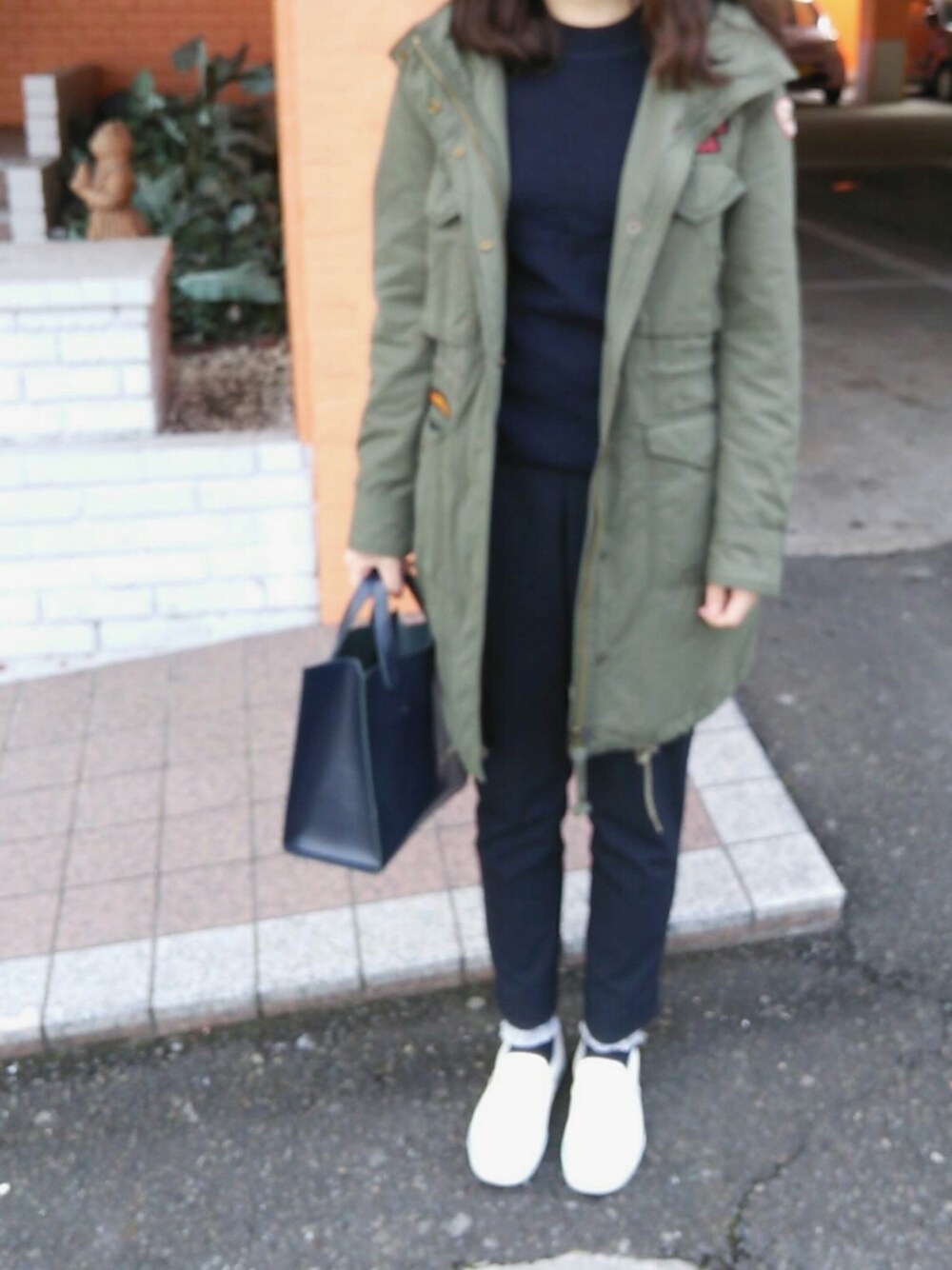 「モッズコート、ニット、スラックス、スリッポン」｜「DIESELのアイテム（ミリタリージャケット、グリーン系）」を使った、𝗒𝗎𝗄𝖺さん（レディース・168cm）の冬コーディネートの1枚目の写真