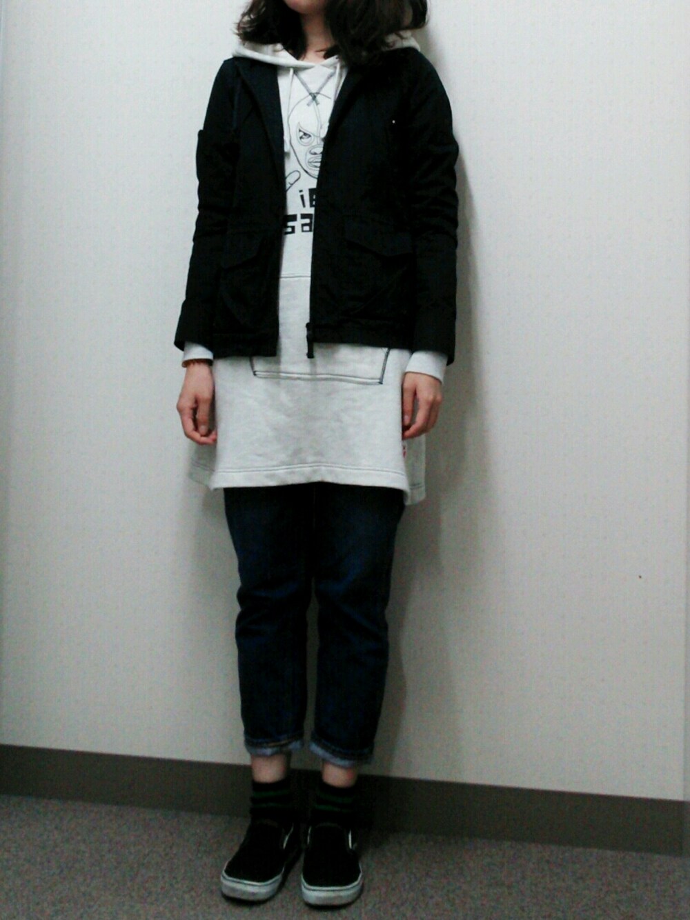 「パーカー、デニム、ラインソックス、スリッポン」｜「CUBE SUGARのアイテム（その他アウター、ブルー系）」を使った、𝗒𝗎𝗄𝖺さん（レディース・168cm）の春コーディネートの1枚目の写真