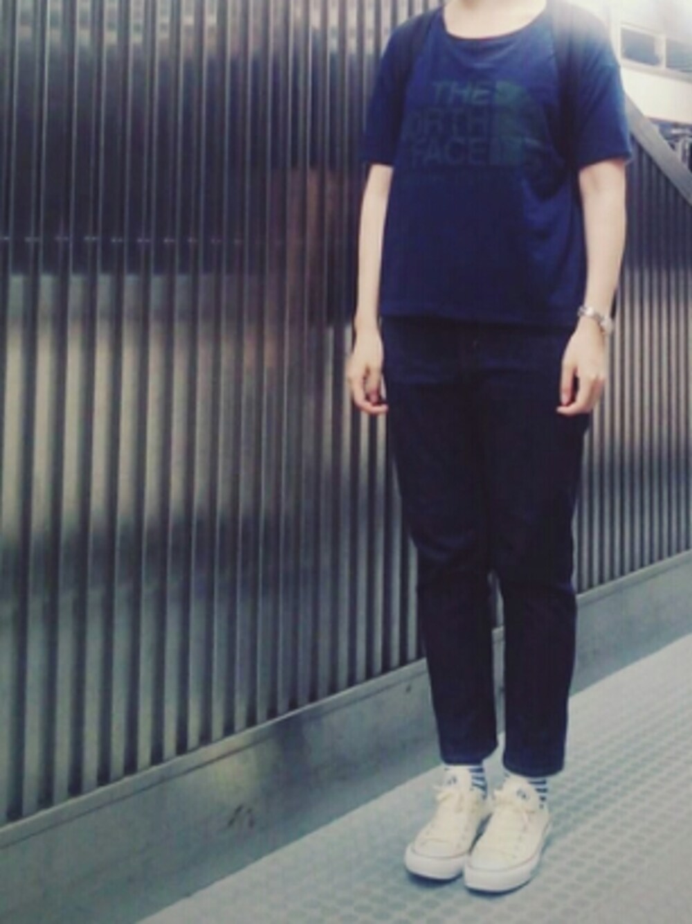 「Tシャツ、デニム、テーパードパンツ、リュック、スニーカー、スニーカーコーデ、コンバース、ボーダーソックス」｜「BEAMS BOYのorslow × BEAMS BOY / PEN SLIM RIGID ■◇（デニムパンツ、ブルー系）」を使った、𝗒𝗎𝗄𝖺さん（レディース・167cm）の夏コーディネートの1枚目の写真