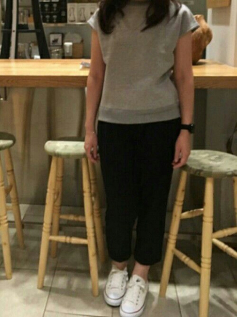 「スウェット、ウールパンツ、テーパードパンツ、コンバース、スニーカー、スニーカーコーデ、裏起毛、ベロア」｜「6の＜6(ROKU)＞VELORE×URAKE SWEAT/ｽｳｪｯﾄо（スウェット、グレー系）」を使った、𝗒𝗎𝗄𝖺さん（レディース・167cm）の秋コーディネートの1枚目の写真