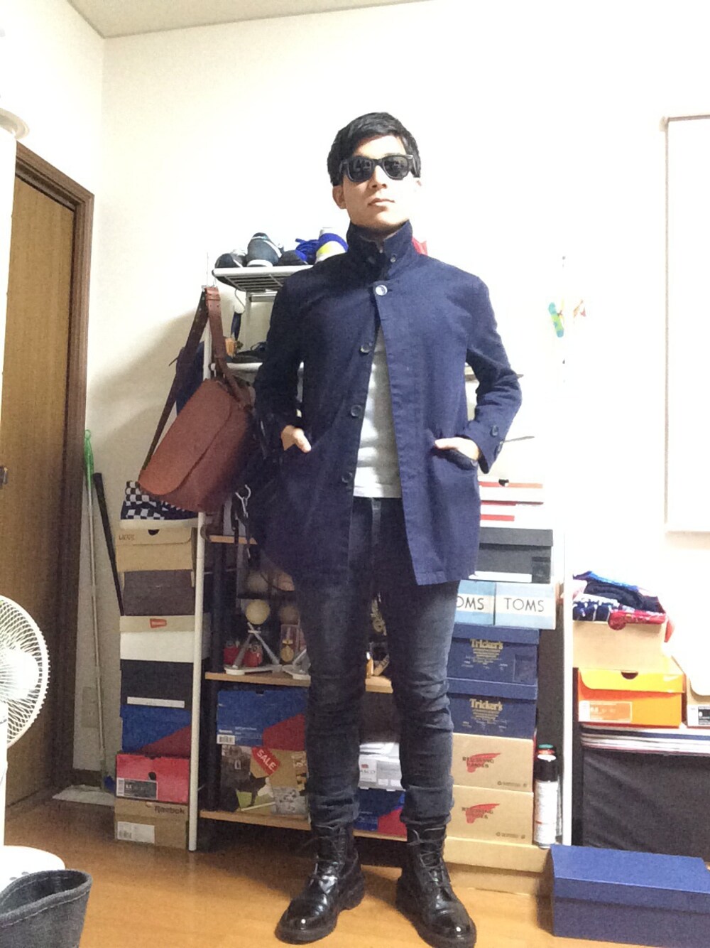 「トリッカーズ、ステンカラーコート、コーデュロイ、tricker's、連続投稿」｜「Tricker'sのTricker's  キャップトゥブーツ（ブーツ、ブラック系）」を使った、くまいちろうさん（メンズ・168cm）の秋コーディネートの1枚目の写真