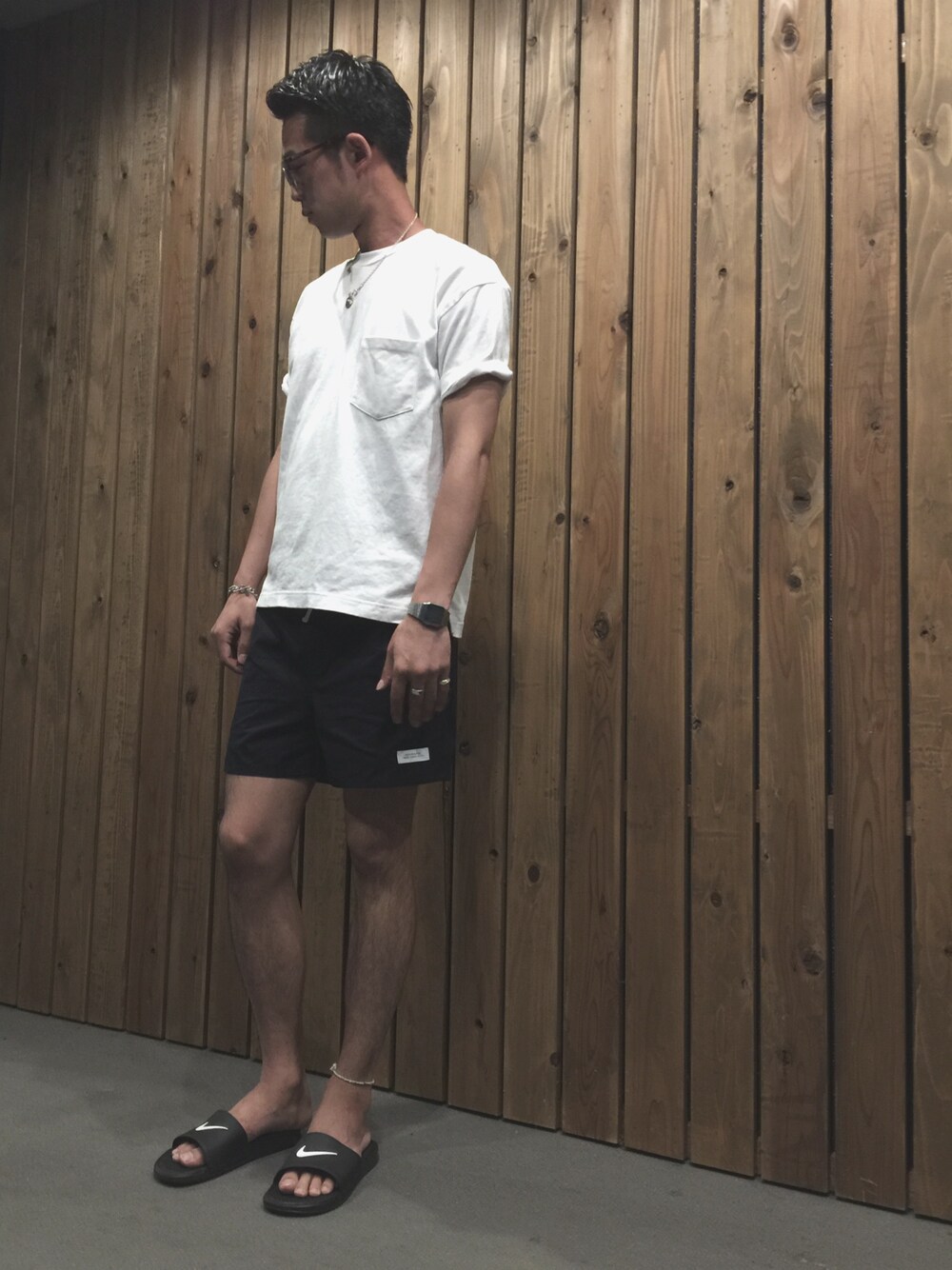 「夏コーデ、ハーフパンツ、シンプルコーデ、夏」｜「CASIOのCASIO(カシオ) BASIC DIGITAL 【WEB限定】（アナログ腕時計、シルバー系）」を使った、よこやまさん（メンズ・182cm）の春コーディネートの1枚目の写真