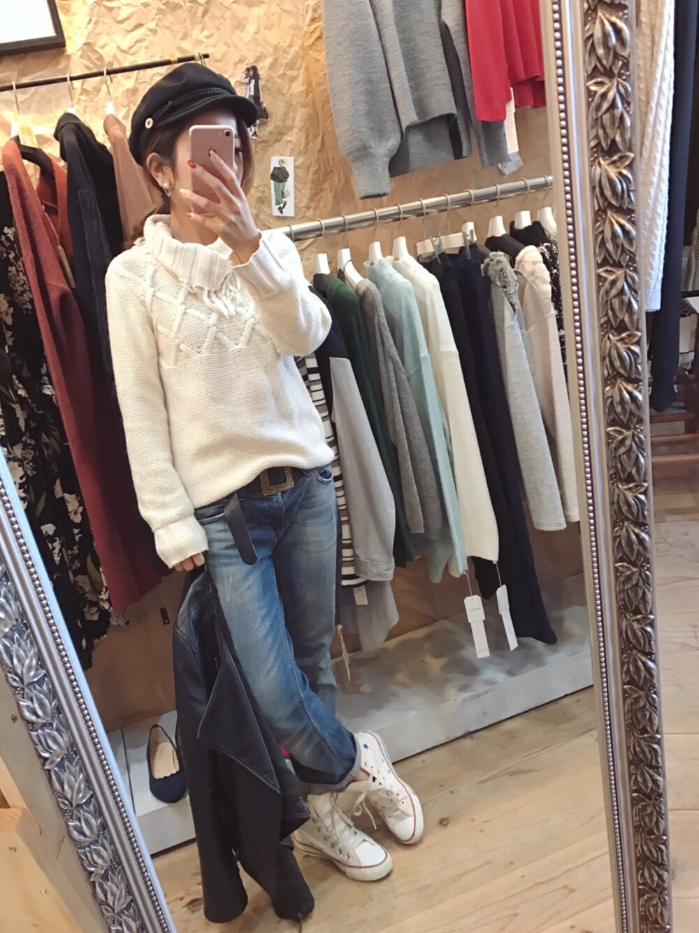 「冬、カジュアルコーデ、casual、outfit、デニム、ライダース、マリンキャップ、コンバース、スニーカー、大人カジュアル」｜「Select shop CO-Qのアイテム（キャスケット、ブラック系）」を使った、とみーさん（レディース・153cm）の冬コーディネートの1枚目の写真