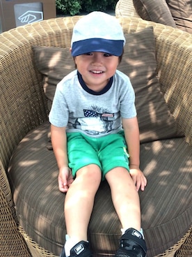 「GAP（ギャップ）のアイテム（Tシャツ/カットソー、グレー系）」を使った、剣ちゃんさん（キッズ・100cm）の夏コーディネート