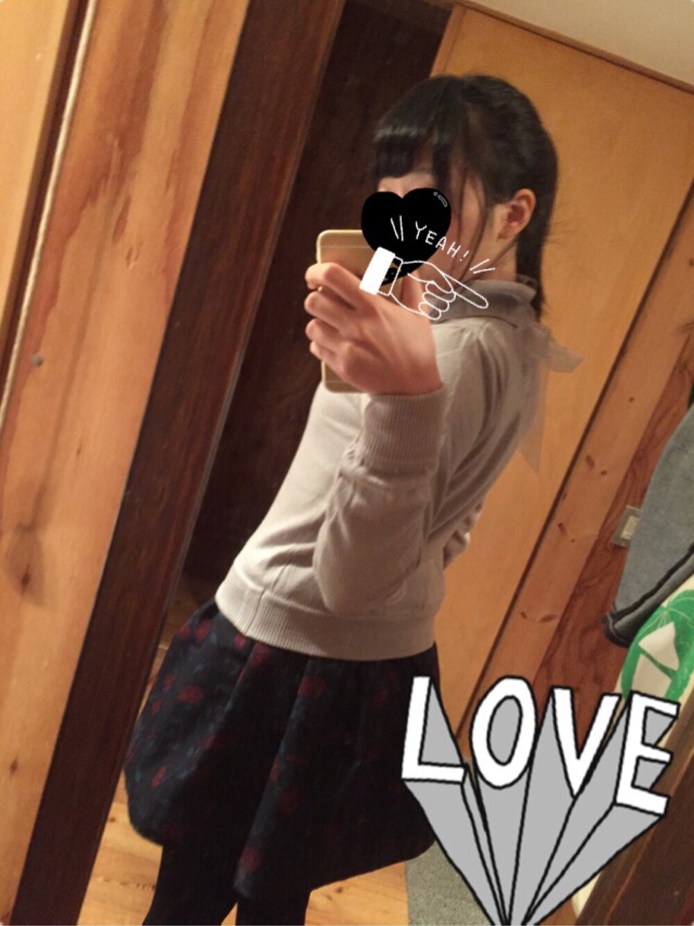 「ポニーテール、おフェロ、オーガンジー、ミニスカート、タートルネックニット、タートルネック、冬、ニット、スカート、グレーニット」｜「TITTY&CO.のロングバックリボンタートル（ニット/セーター、グレー系）」を使った、もこさん（レディース・156cm）の冬コーディネートの1枚目の写真