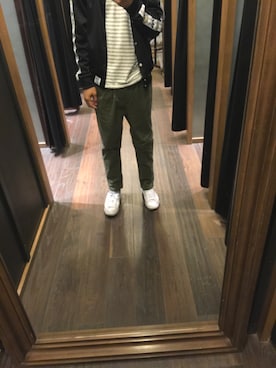 「PULL&BEAR（プルアンドベア）のアイテム（チノパンツ）」を使った、派大星さん（メンズ・183cm）の春コーディネート