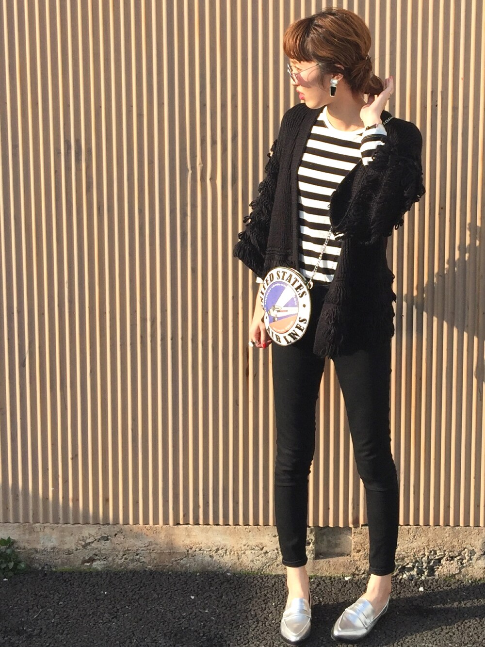 「シンプル、カジュアル、大人カジュアル、ラフ、モノトーン、黒、パンツスタイル、ローファー、ootd、SLY」｜「ORiental TRafficの【Seventeen 11月号掲載】秋冬新作★厚底ポインテッドローファー★5310（ローファー、シルバー系）」を使った、maichinさん（レディース・178cm）の冬コーディネートの1枚目の写真