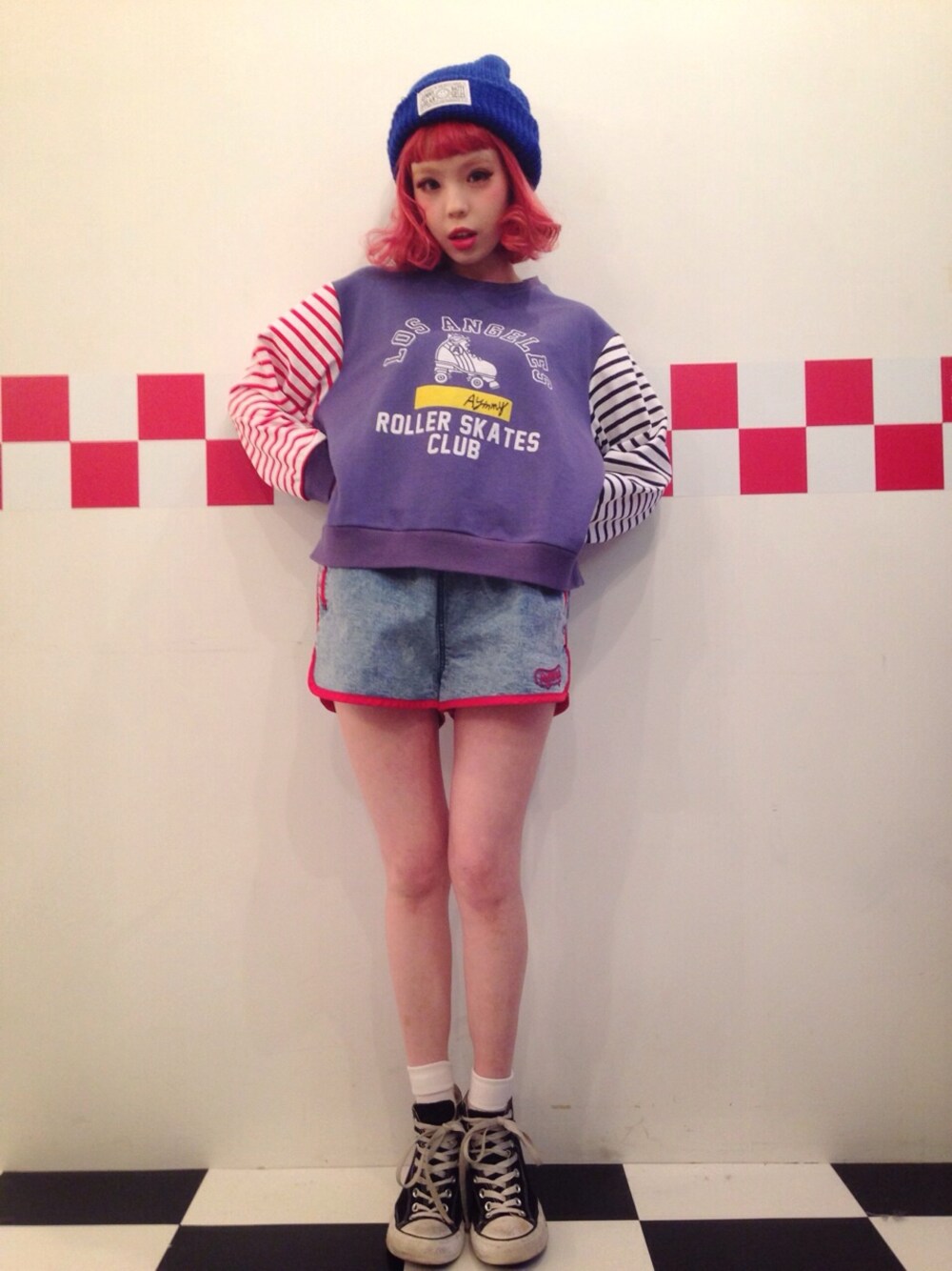 「スウェット、ニットワッチ、アメカジ、Aymmy in the batty girls」｜「Aymmy in the batty girlsのNOT FLATTER WATCH（帽子、パープル系）」を使った、瀬戸あゆみさん（レディース・152cm）の春コーディネートの1枚目の写真