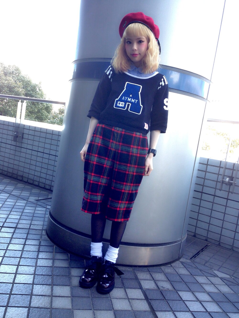 「チェック、PRADA、Aymmy in the batty girls」｜「PRADAのPRADA シューズ（その他シューズ、ブラウン系）」を使った、瀬戸あゆみさん（レディース・152cm）の春コーディネートの1枚目の写真
