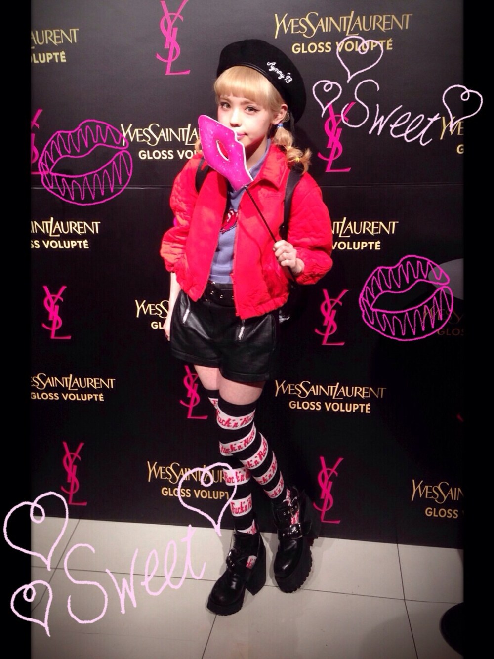 「ボーダー、g.v.g.v.、ニーハイソックス、ハート、Aymmy in the batty girls」｜「G.V.G.V.のHEART QUILTED DRIZZER JACKET（ブルゾン、レッド系）」を使った、瀬戸あゆみさん（レディース・152cm）の春コーディネートの1枚目の写真