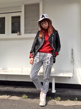 「白いスニーカー」｜「アイテム（ライダースジャケット）」を使った、瀬戸あゆみさん（レディース・152cm）の春コーディネート
