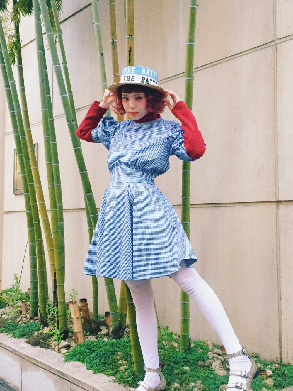 「Verybrain 、ギンガムチェック、Cry.、Aymmy in the batty girls」｜「Verybrainのギンガムオフショルダーワンピース（ワンピース、ブルー系）」を使った、瀬戸あゆみさん（レディース・152cm）の夏コーディネートの1枚目の写真