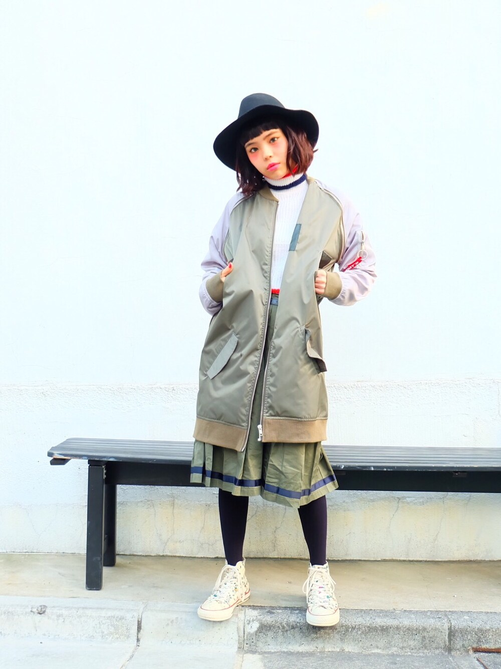 「カーキ、Aymmy in the batty girls、UNIF」｜「Aymmy in the batty girlsのDOWN TOWN ARMY ロングMA-1（MA-1、グリーン系）」を使った、瀬戸あゆみさん（レディース・152cm）の秋コーディネートの1枚目の写真